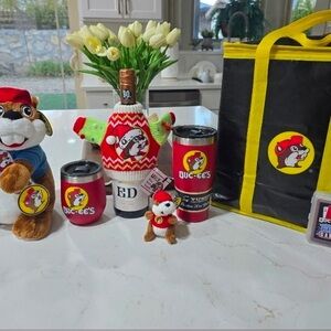 New Bucee's Gift Set with Plush and Tumblers